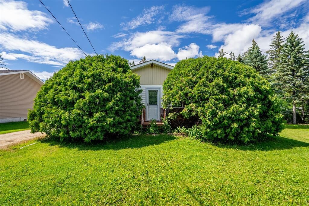 Property Photo:  6668 Henderson Highway East  MB R1C 1E1 
