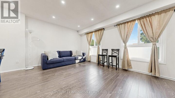 Property Photo:  33 Dundalk Drive 19  ON M1P 4X6 