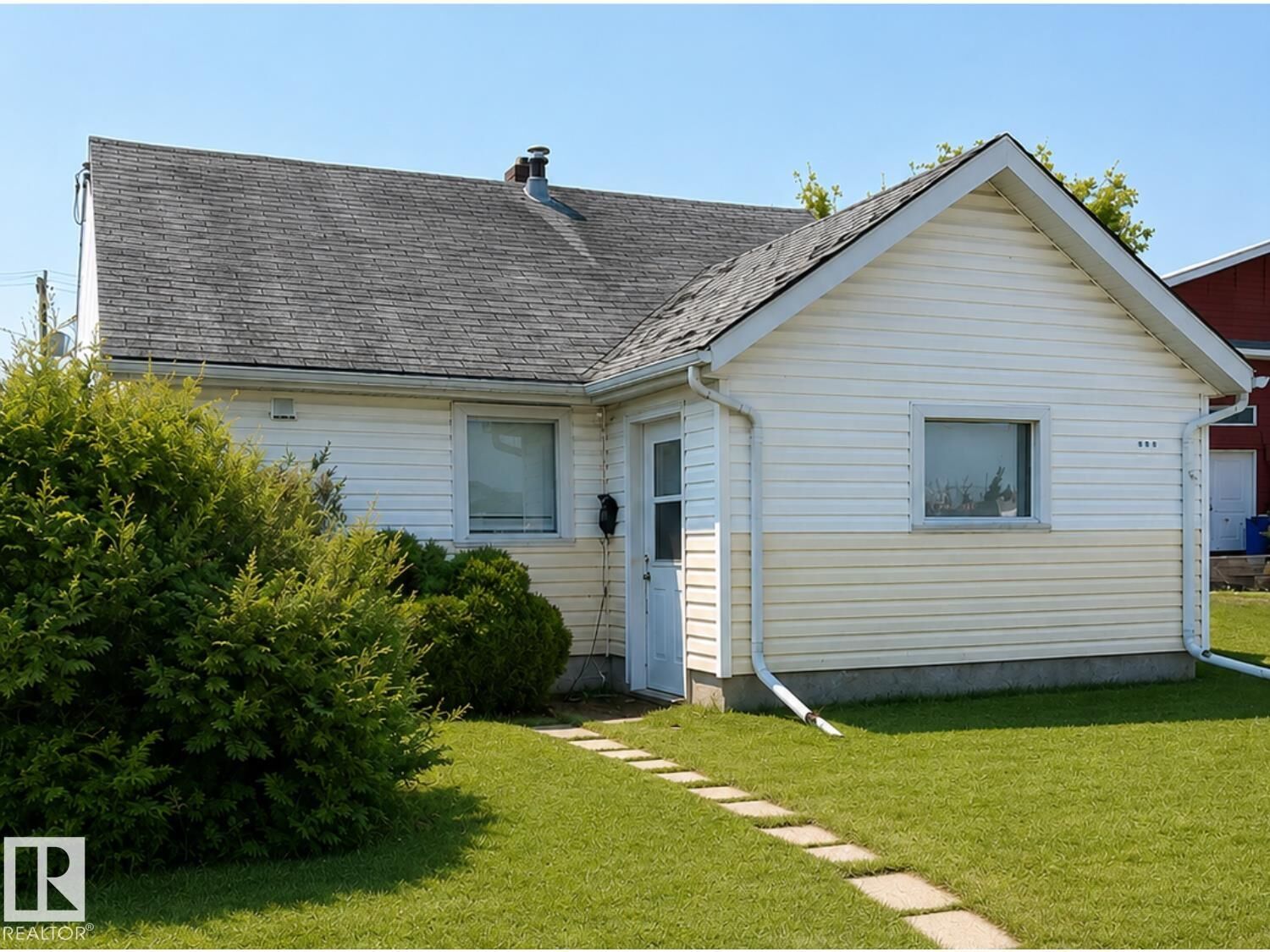 Property Photo:  5309 51 Avenue  AB T9M 1W9 
