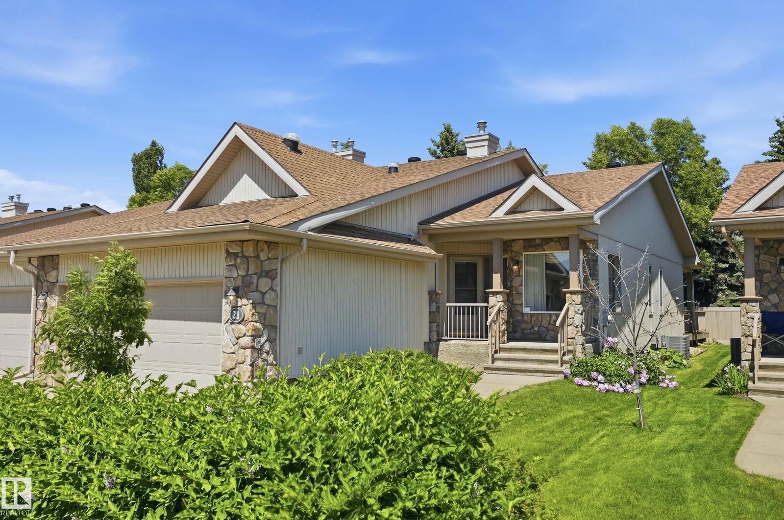 Property Photo:  925 Picard Drive NW 21  AB T5T 6H3 