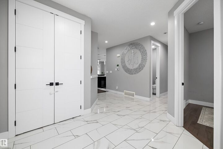 Property Photo:  714 Ebbers Place NW  AB T5Y 3V3 