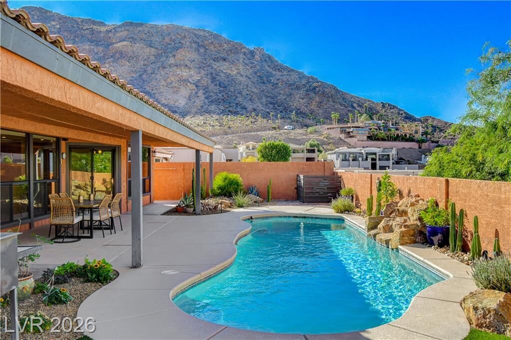 Property Photo:  517 Island Cove  NV 89005 