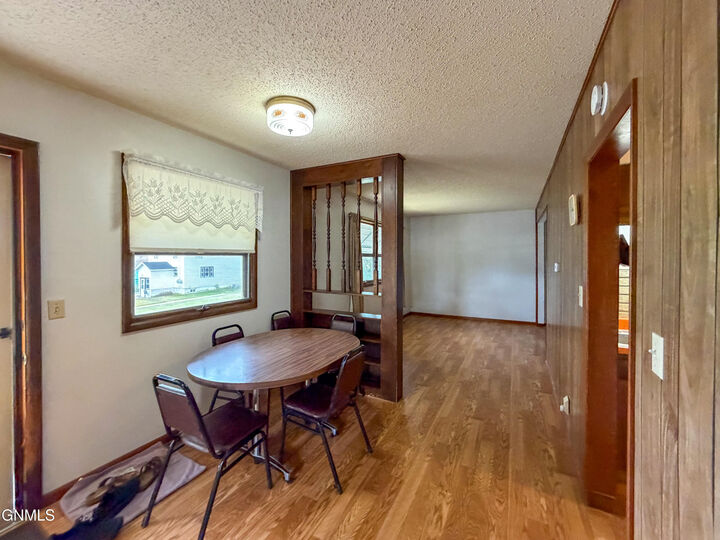 Property Photo:  1208 Avenue B E  ND 58501 