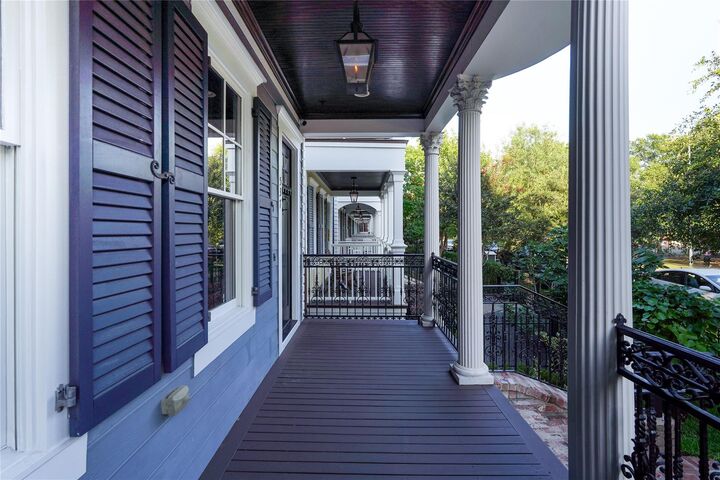 Property Photo: 537 W 22nd St TX 77008