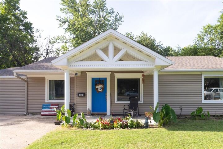Property Photo:  1004 E Main Street  KS 67335 