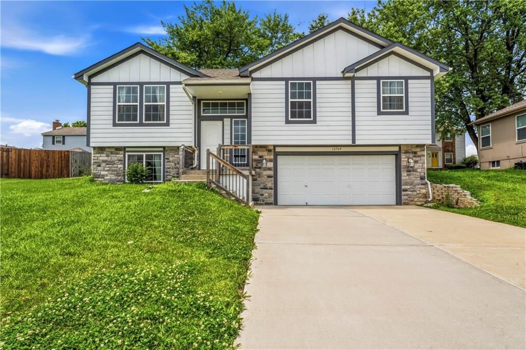 Property Photo: 12704 Applewood Drive MO 64030