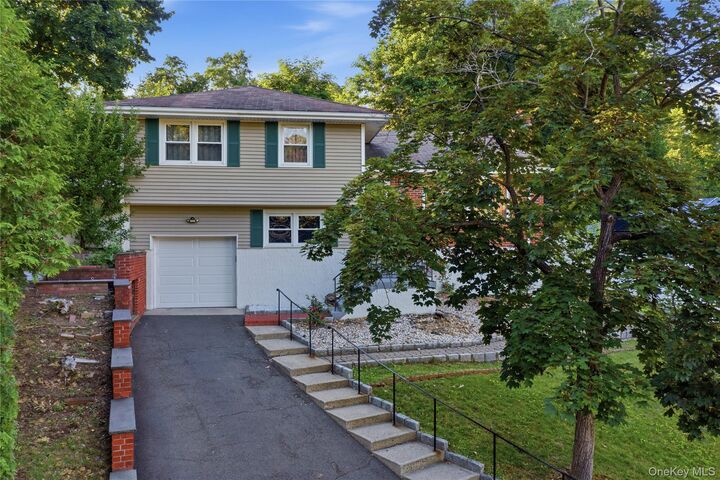Property Photo:  3 Hardy Place  NY 10703 