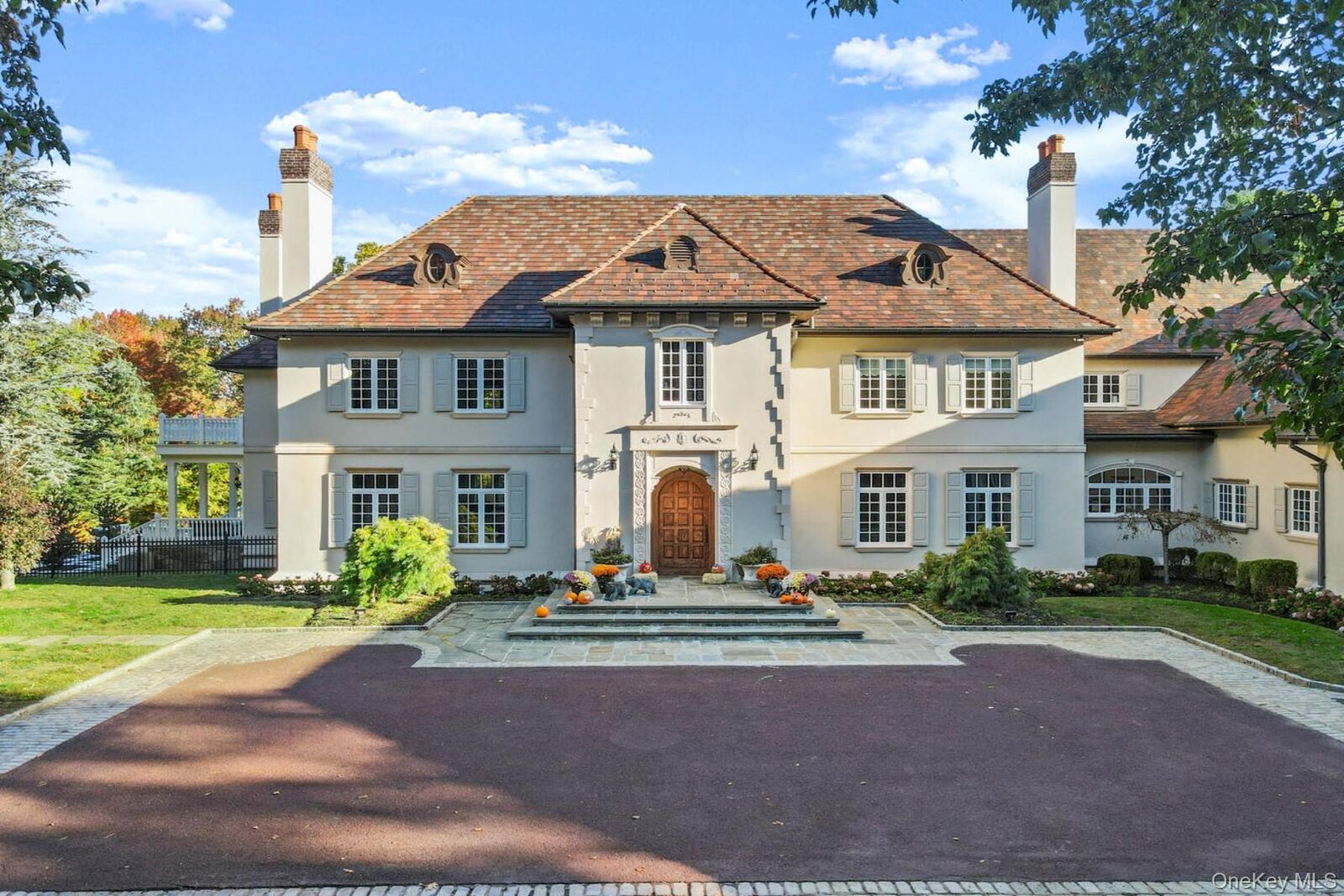 Property Photo: 4 Cowdray Park Drive NY 10504