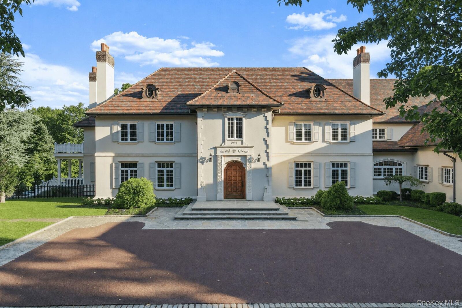 Property Photo: 4 Cowdray Park Drive NY 10504