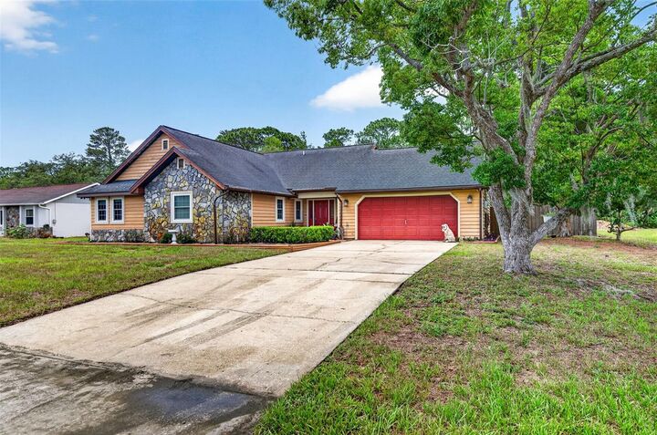 Property Photo:  11037 Gifford Dr  FL 34608 