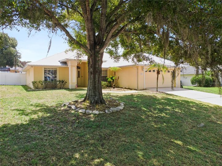 Property Photo:  2707 La Vista Drive  FL 33844 