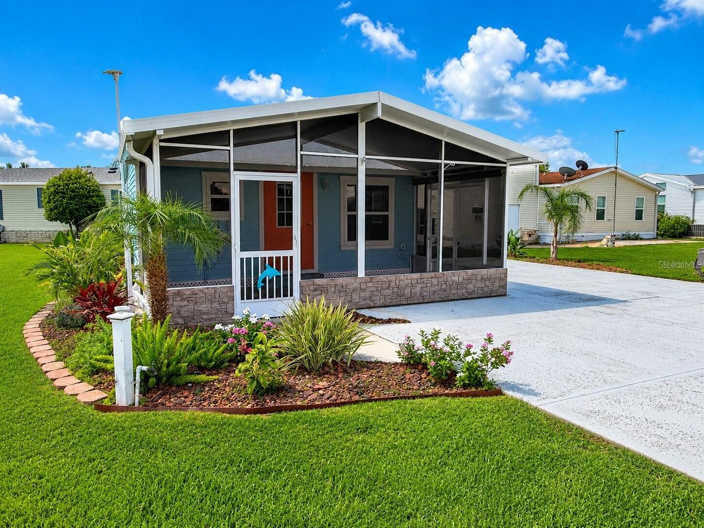 Property Photo:  5245 Island View Circle N  FL 33868 