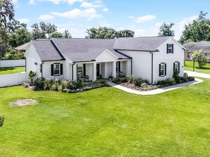 Property Photo: 926 John Cressler Drive FL 33584
