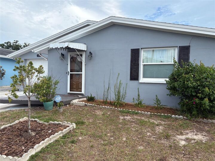 Property Photo: 1010 Osprey Court FL 34698