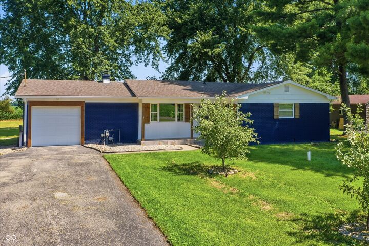 Property Photo:  556 E 1000 N  IN 46040 