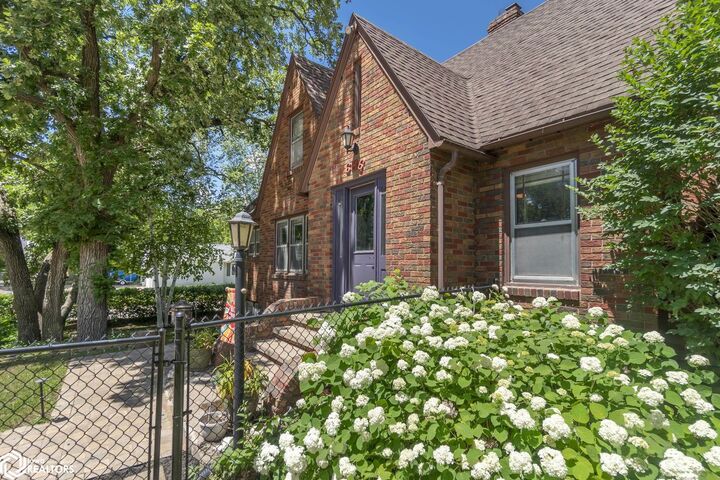 Property Photo:  636 2nd Street NE  IA 50401 