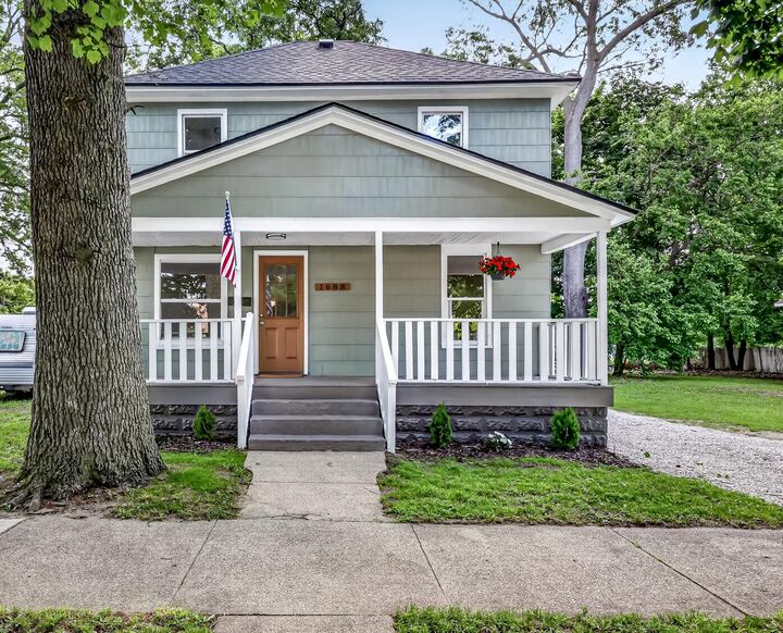 Property Photo:  1688 Hoyt Street  MI 49442 