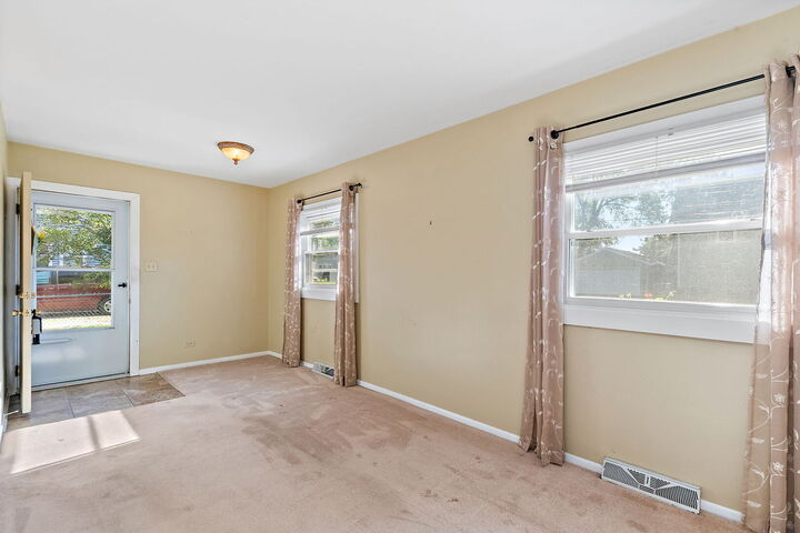 Property Photo: 315 E 2nd Street IL 60118