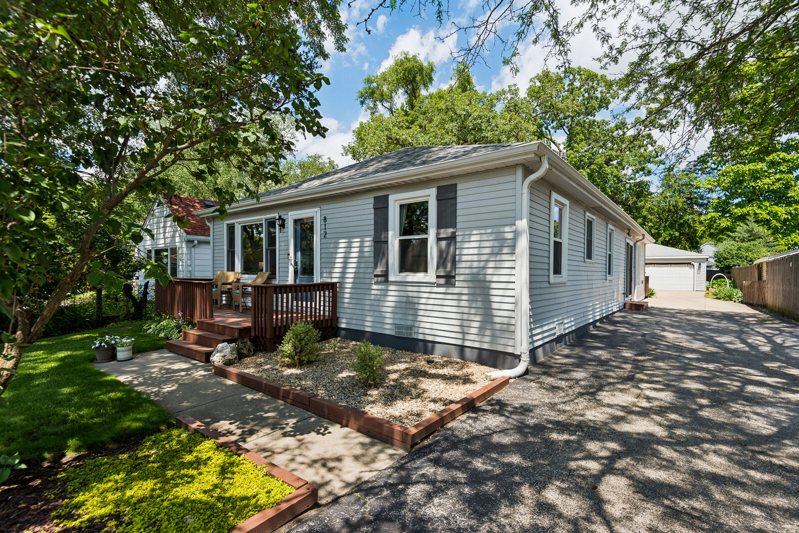 Property Photo:  812 Lake Shore Drive  IL 60084 