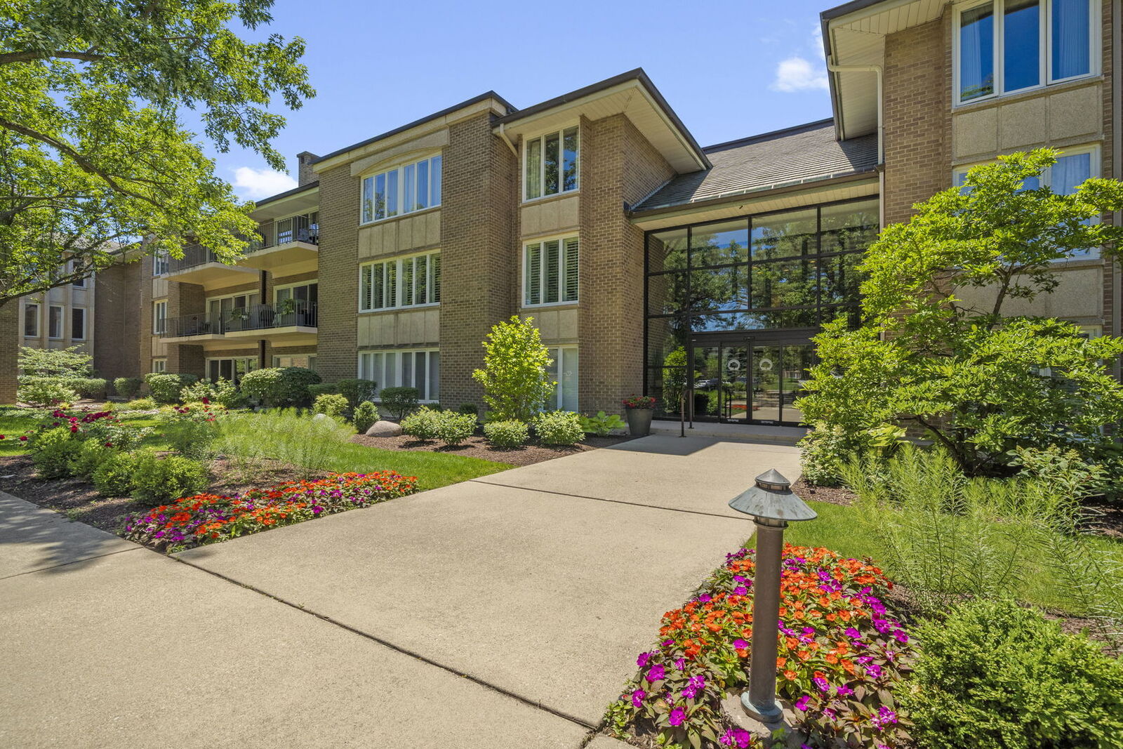 Property Photo:  2 Oak Brook Club Drive C106  IL 60523 
