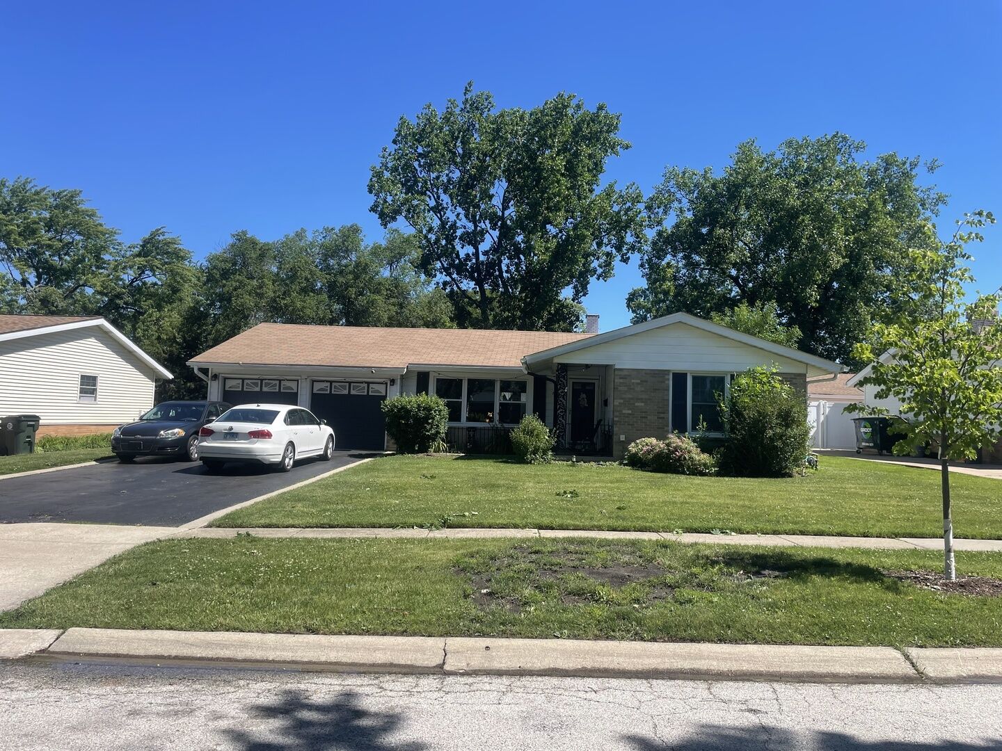 Property Photo:  260 Pleasant Drive  IL 60007 