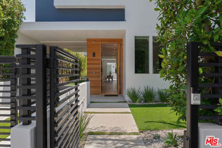 Property Photo:  436 Norwich Drive  CA 90048 