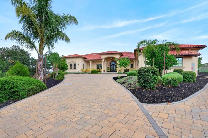 Property Photo:  5 Winding Oaks Drive  CA 94566 