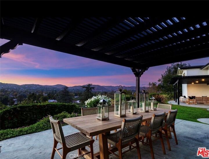 Property Photo:  23534 Aetna  CA 91367 