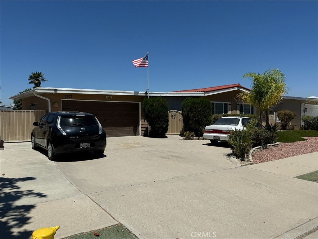 Property Photo: 1307 Brentwood CA 92545