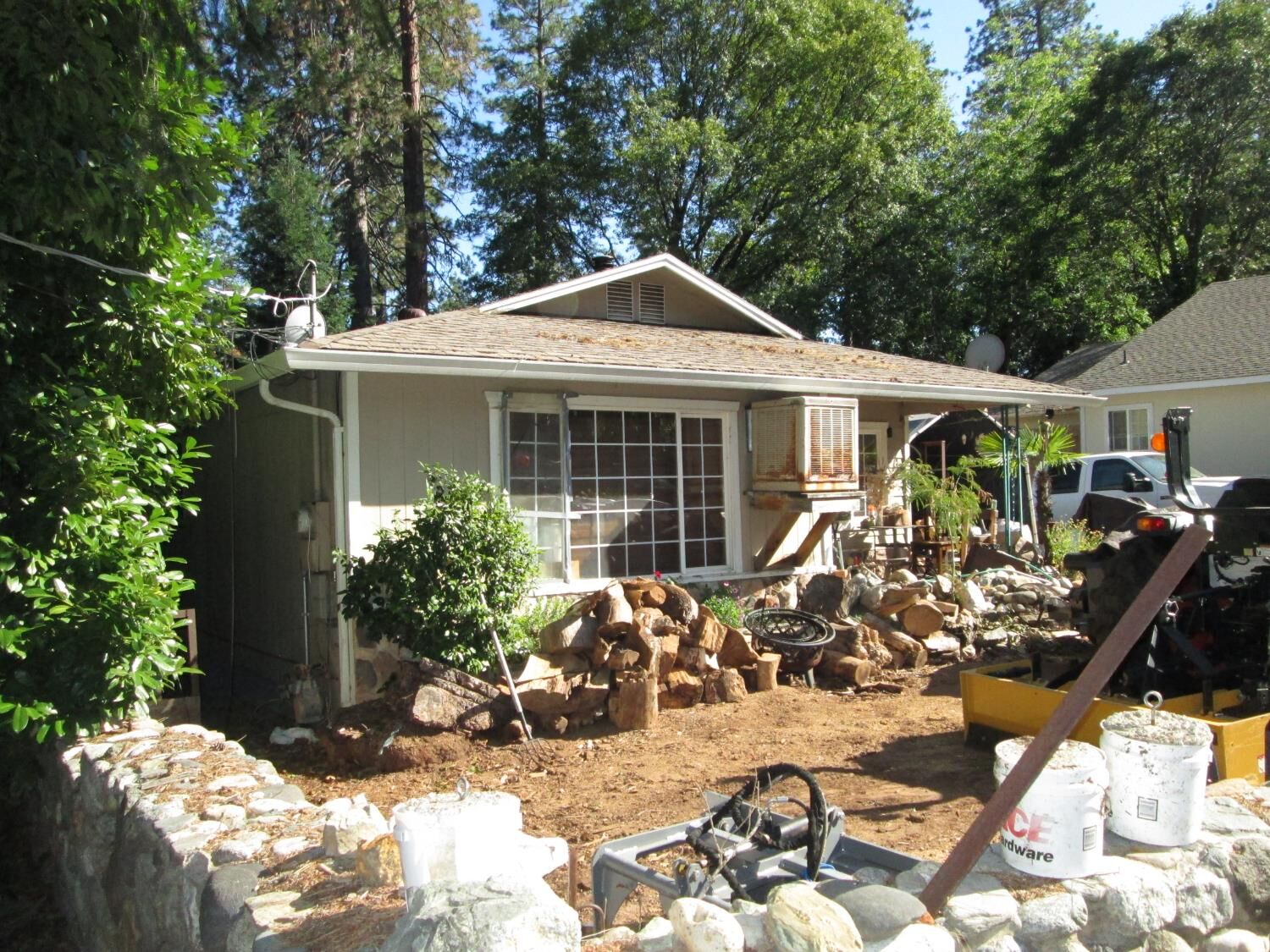 Property Photo:  819 Annex Avenue  CA 95945 