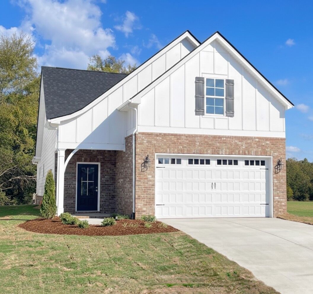 Property Photo:  2301 Barringer Ln  TN 37128 