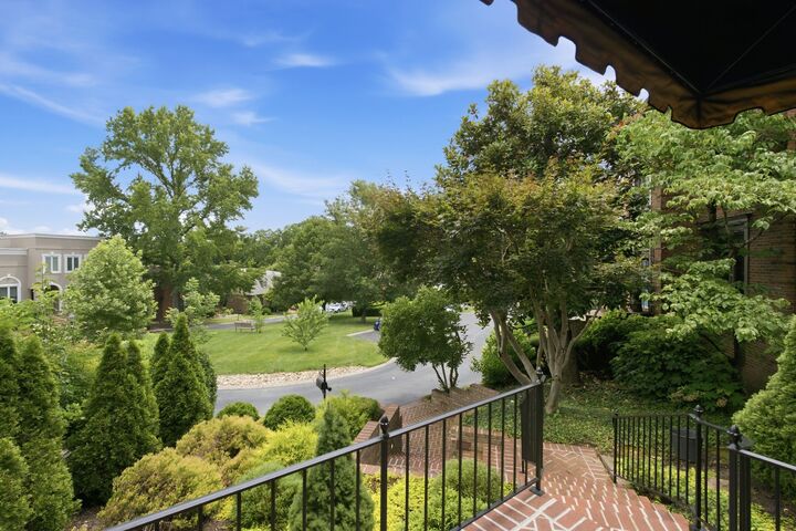 Property Photo: 165 Charleston Park TN 37205
