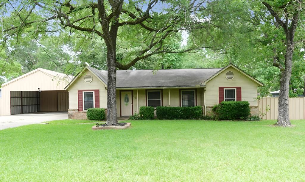 Property Photo:  206 Dale Street  TX 75941 
