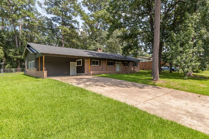 Property Photo:  1305 Robinwood Drive  TX 75904 