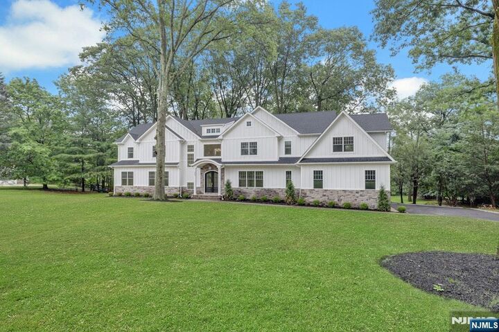 Property Photo:  263 Arbor Road  NJ 07417 