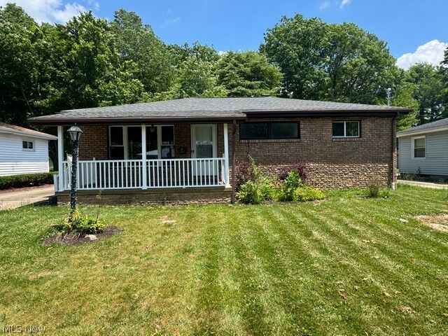Property Photo:  972 NW Southern Boulevard  OH 44485 