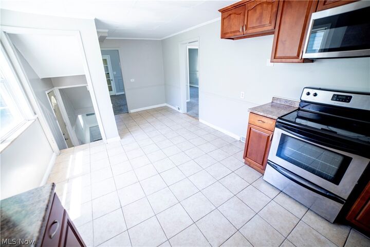 Property Photo:  1315 S Belvoir Boulevard  OH 44121 