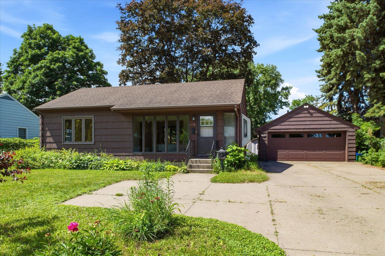 Property Photo:  5625 Hillsview Road  MN 55430 