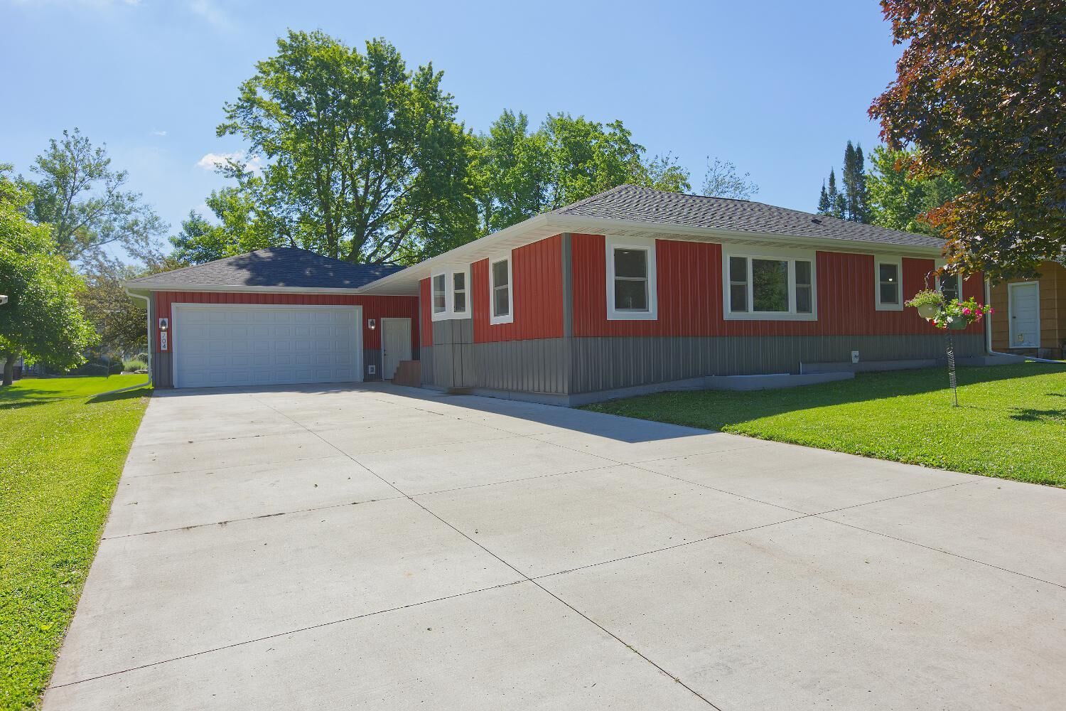 Property Photo:  704 11th Avenue  MN 55349 
