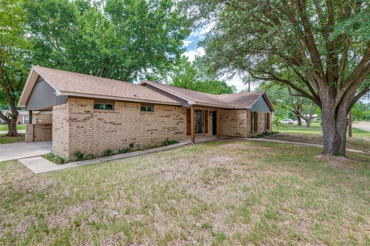 Property Photo: 221 N 1st Street TX 75147