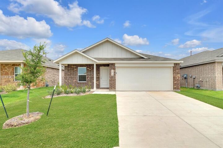 Property Photo: 1619 Sparrow Hawk Road TX 75126