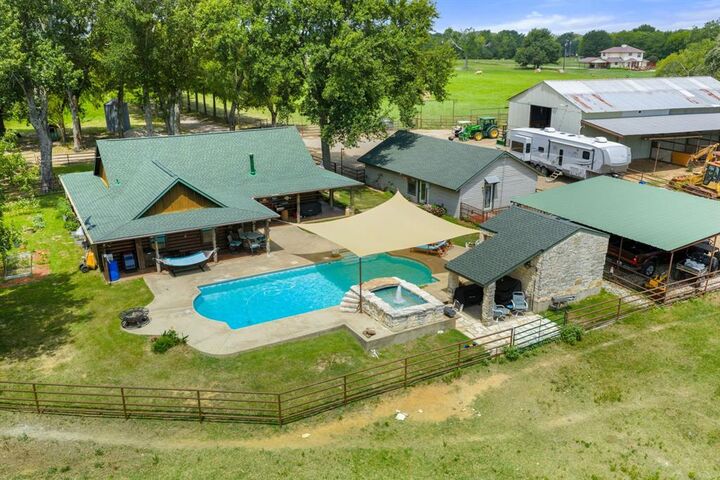Property Photo:  13494 County Road 2919  TX 75124 