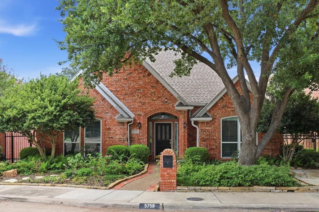 Property Photo: 5750 Encore Drive TX 75240