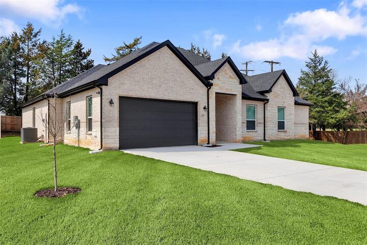 Property Photo:  2217 S Peachtree Court  TX 75020 