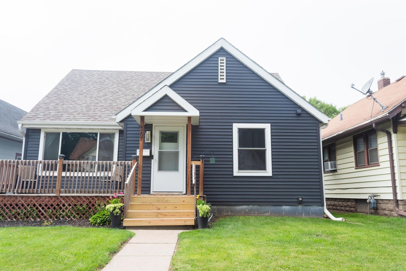 Property Photo:  4207 Harrison St  IA 51108 