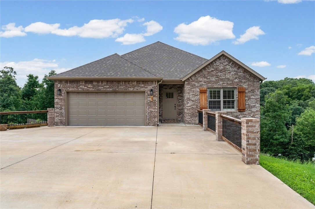 Property Photo:  3 Manton Lane  AR 72714 