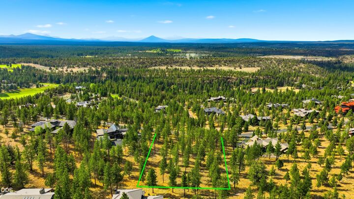 Property Photo:  3404 NW Greenleaf Way Homesite 50  OR 97703 
