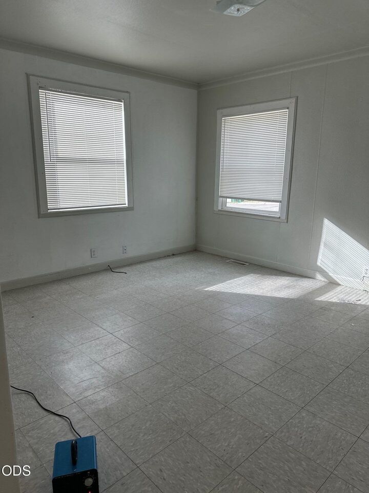 Property Photo:  726 N 2nd Street  OR 97601 