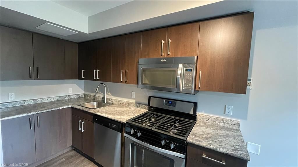 Property Photo:  4 Ottawa Street N 6  ON L8H 3Y7 