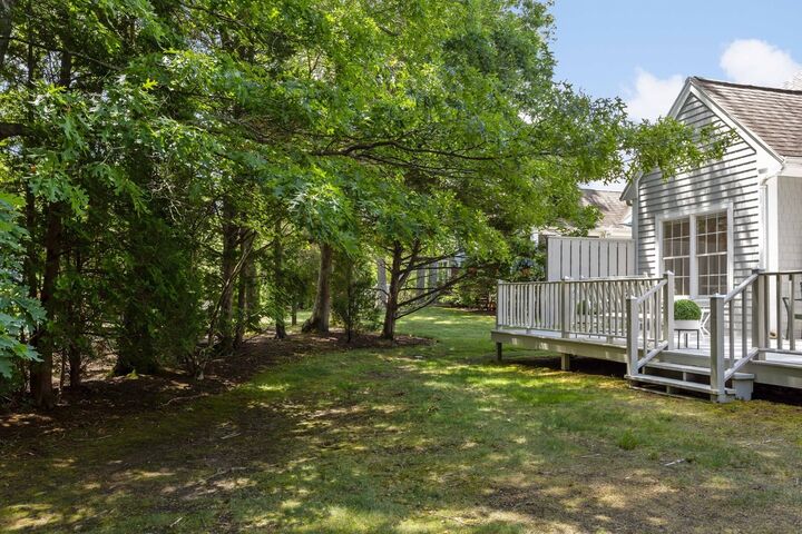 Property Photo:  5 Mayfair Ct 5  MA 02649 